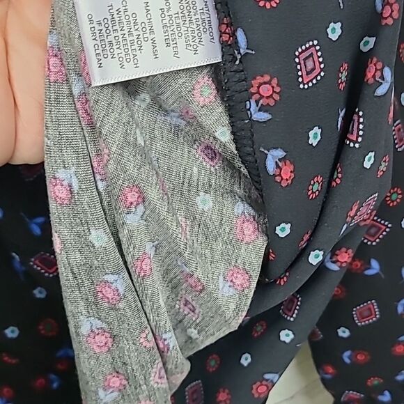 LOFT Petite Black Geo Floral Bell Sleeve Mixed Media Top Women's Blouse XSP - Picture 13 of 14